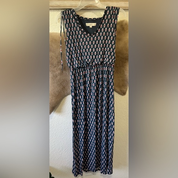Extra Small Petite | Patterned | Loft Dress | Cinched Waist And Shoulders. - Picture 1 of 7